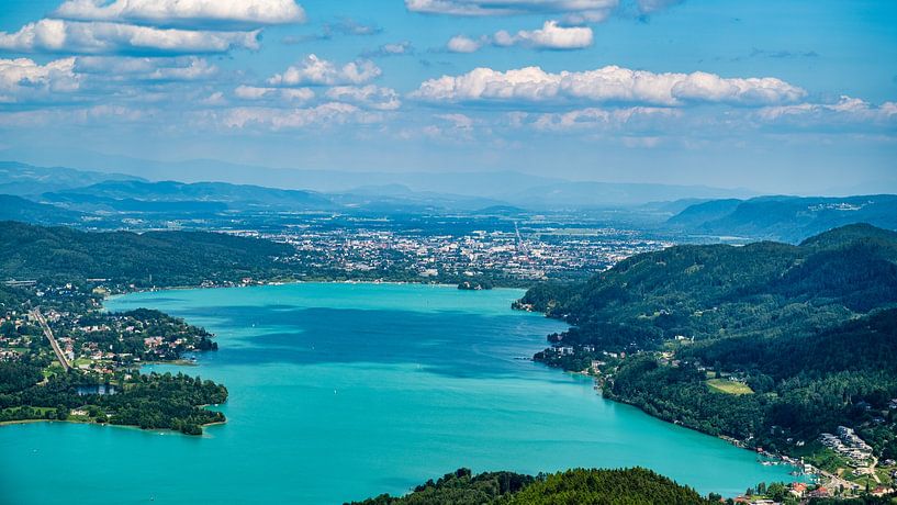 Vue de la tour d'observation Pyramidenkogel sur le lac Wörthersee par Andreas Völkel