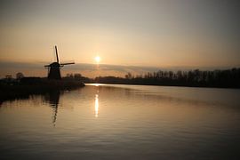 Sonnenuntergang über dem Fluss Rotte