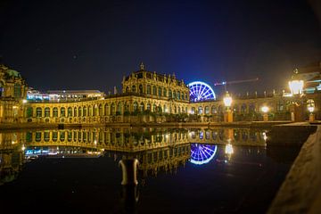 Zwinger (Dresden) by night van Alfred Meester