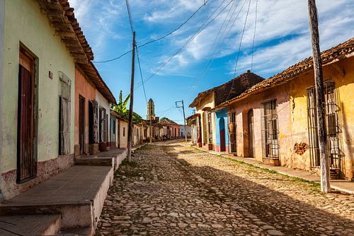 Kasseien straat in Trinidad in de ochtend.