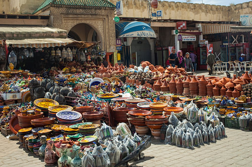 Keramik auf dem Markt in Meknes