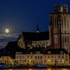 Volle maan opkomst bij "de Grote Kerk" Dordrecht sur Patrick Blom