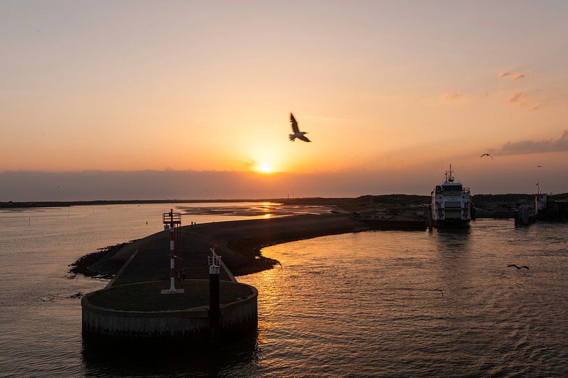 Sunset over the Island van Brian Morgan