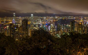 Skyline Hong Kong by Night van Jack Koning