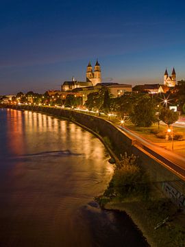 Maagdenburg - Aan de Elbe bij nacht van t.ART