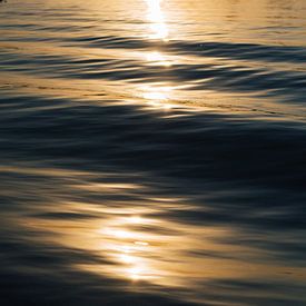 Weerspiegeling van de zon in het water - Loosdrechtse plassen van Tim Visual Storyteller
