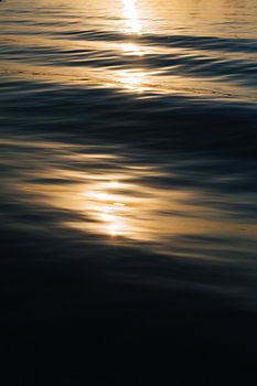 Weerspiegeling van de zon in het water - Loosdrechtse plassen