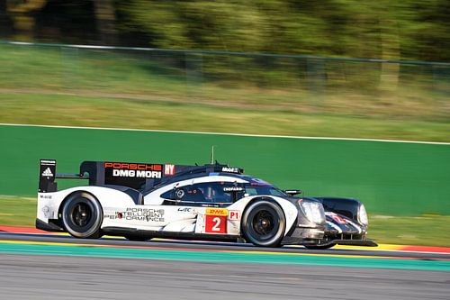 Porsche 919 Hybrid race auto