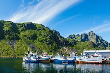 Ballstad on the Lofoten islands in Norway van Rico Ködder