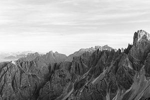 Auf dem Gipfel der Welt |Berge der Dolomiten, Italien. von Wianda Bongen