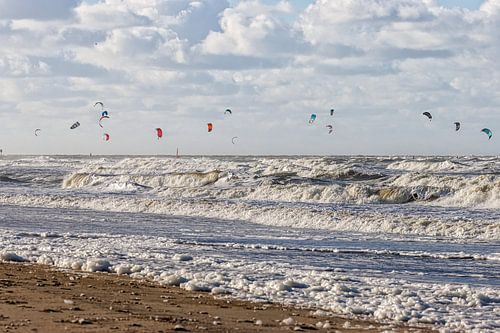 Kitesurf à Ouddorp, en Zélande. sur Rijk van de Kaa