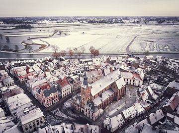 Luchtfoto van Hattem tijdens een koude winterochtend van Sjoerd van der Wal Fotografie