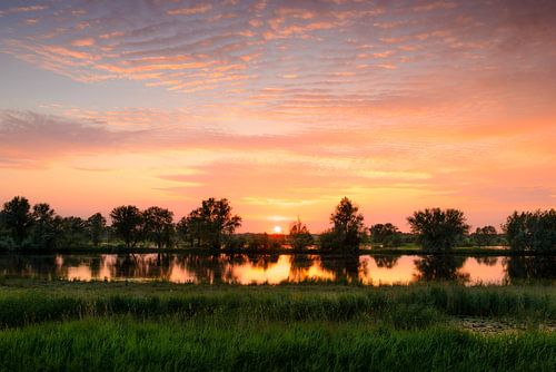 Zonsondergang boven de IJssel