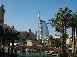 Burj Al Arab Hotel in Dubai van Moniek van Rijbroek