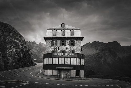 Verlaten hotel | Zwartwit fotografie | Zwiterland