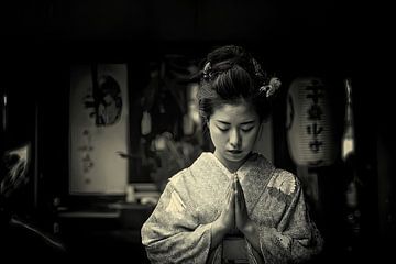 spiritual japan praying Geisha