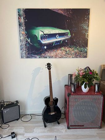 Verlassene Ford Mustang in einer Garage.