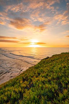 Praia do Magoito Strand zum Sonnenuntergang von Leo Schindzielorz