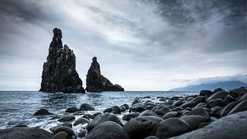 Felsinsel im Meer von VIDEOMUNDUM