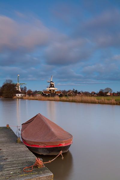 Boot in het Damsterdiep bij Ten Boer van Ron Buist