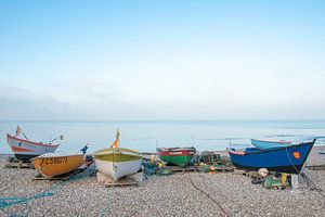 Fischerboote an einem Strand in der Normandie, Frankreich.