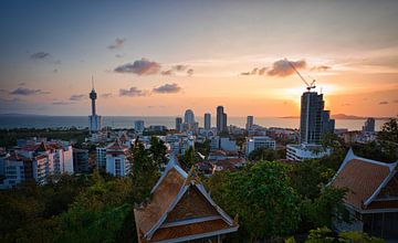 Pattaya Skyline bij Gouden Uur van Täss Bartl