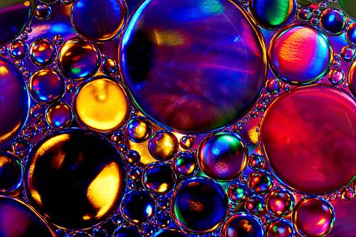 Olie druppels op water