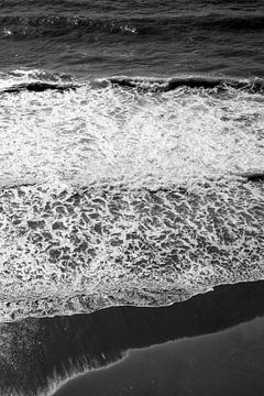 De beweging van de zee in het zand