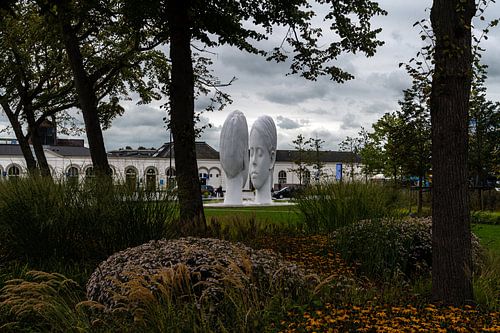 Love, kinderhoofden van Jaume Plensa