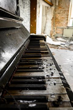 Urbex Piano von Rens Bok