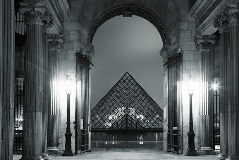 Glaspyramide am Louvre Museum von Markus Lange