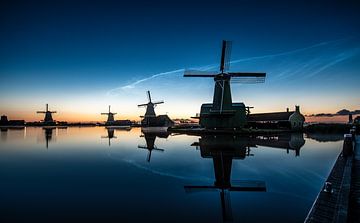 Noctilucent clouds Zaanse Schans 2019. van Patrick Hartog