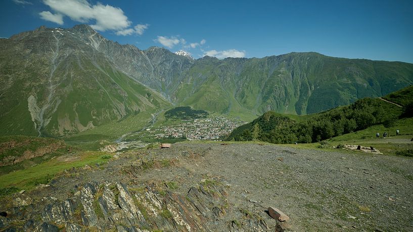Berg Kazbek oder Berg Kazbegi in Stepantsminda, Georgien Tageslichtaufnahme von Mohamed Abdelrazek
