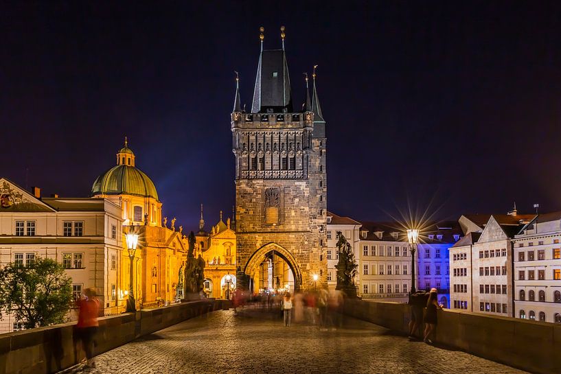 Abendlicher Trubel auf der Karlsbrücke von Melanie Viola