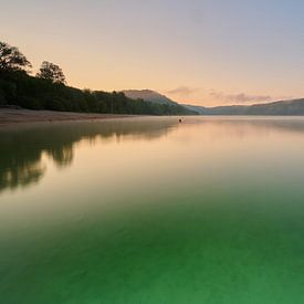 Lac vert au petit matin sur Etienne Rijsdijk