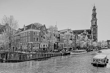 De Prinsengracht in Amsterdam met de Westertoren als zwart wit ets van Robert Jan Smit