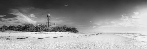 Vuurtoren op het strand in Florida. Zwart-wit beeld.
