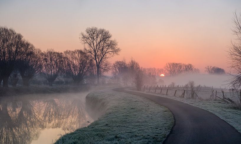 On the Dender early in the morning by Marcel Derweduwen