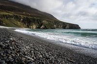 Kieselstrand mit Klippen - Achill Island