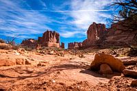 Uitzicht op het rode gesteente van Arches National Park