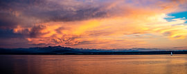 Panorama Bodensee bei Sonnenuntergang mit Segelboot von Dieter Walther