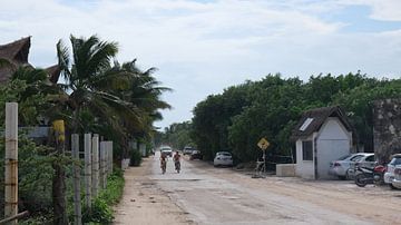 Kuststraat, Tulum, Yucatan, Mexico van themovingcloudsphotography