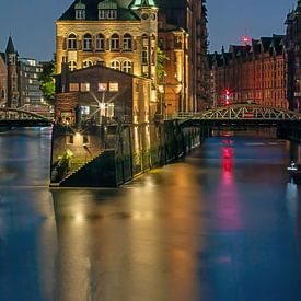 Hamburg - The moated castle in the Speicherstadt warehouse district by t.ART