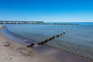 Seebrücke an der Ostseeküste in Wustrow auf dem Fischland-Darß
