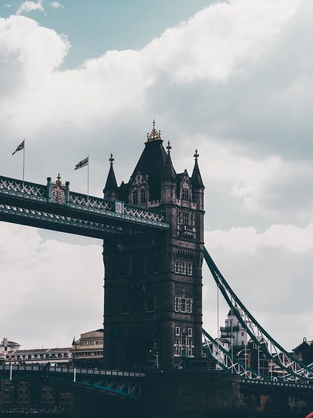 London von Hello Pompoyo