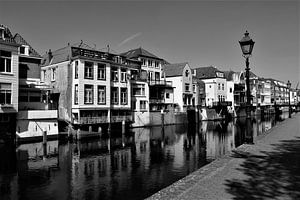 Historische binnenstad van Gorinchem in zwart wit van Maud De Vries