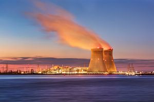 Kerncentrale Doel Tijdens de prachtige zonsondergang, Antwerpen sur Tony Vingerhoets