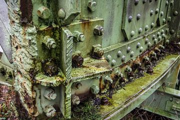 Steel structure of an old bridge. by Zaankanteropavontuur