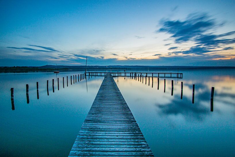 Die weite des Stegs am Ammersee von Eduard Martin