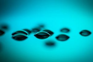Wassertropfen auf Glas
